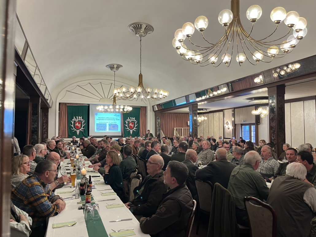 voller Saal in Neubruchhausen